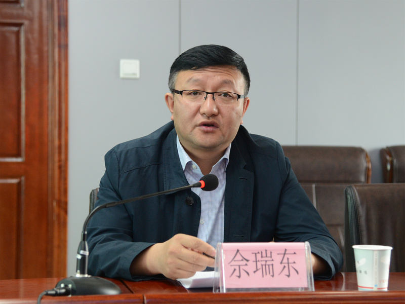 民政厅党组成员、副厅长佘瑞东主持座谈会2